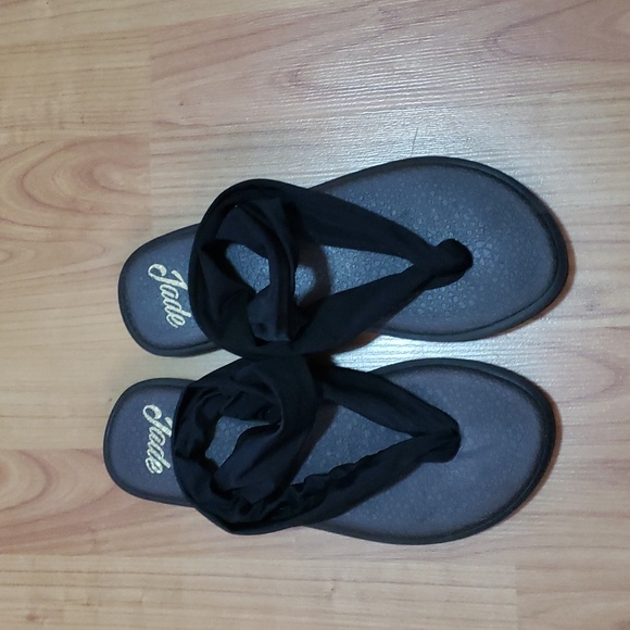 Jade Shoes - NEW Jade Comfy Stretch Straps Sandals 6